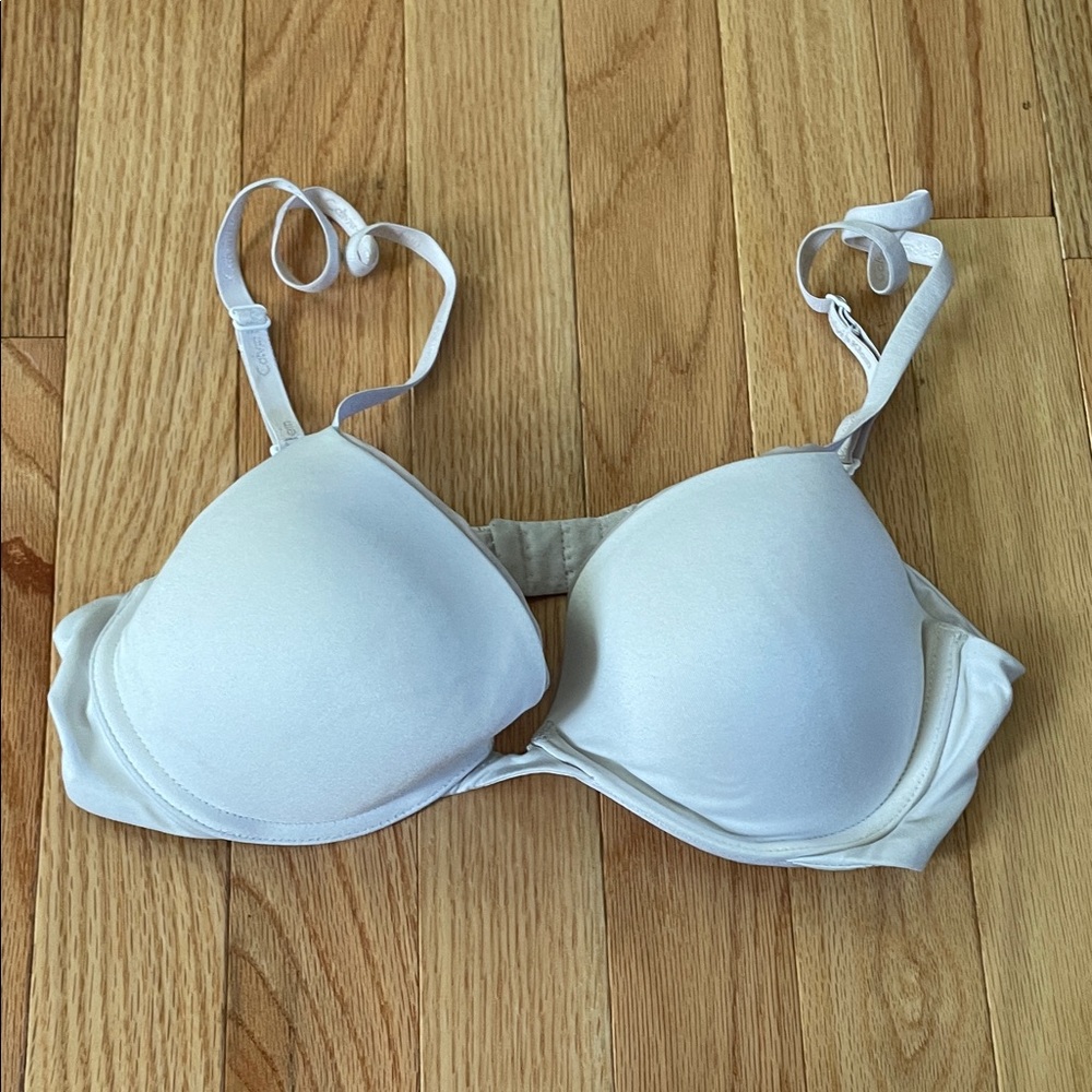 Calvin Klein Bra Womens 34B White Push Up
